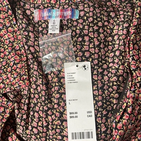 Urban Outfitters Crowley Collared women Mini Dress, with ditsy floral print - Picture 11 of 11